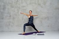Imagen sobre el tema de Kate Hall haciendo yoga