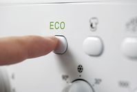Imagen sobre el tema Se presiona el botón ECO en una lavadora